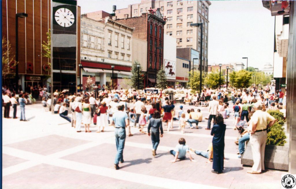 1980 04 20 26 Fayetteville St Mall.jpg